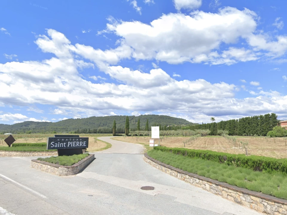 Provence wine sales at Château Saint-Pierre estate