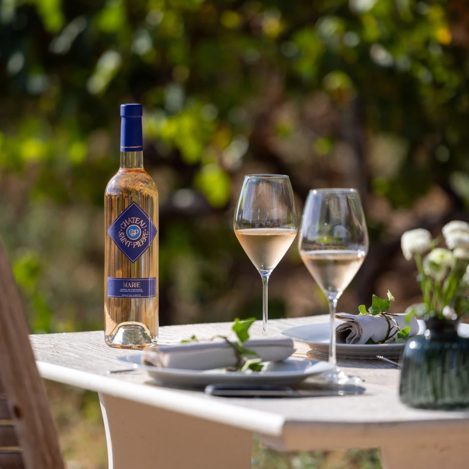 cuvee-marie-sur-une-table